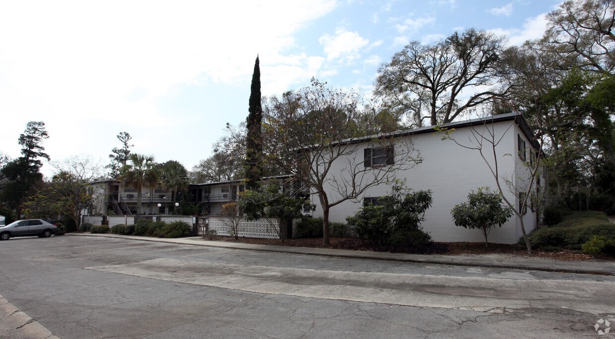 Almira Garden Apartments Apartments in Jacksonville, FL