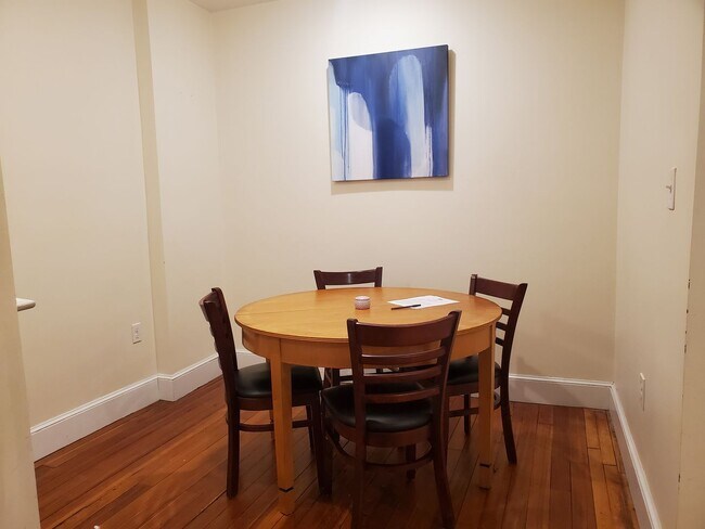Foto del edificio - Modern Brookline 3bed / 1bath apartment on Saint Paul St near Boston University
