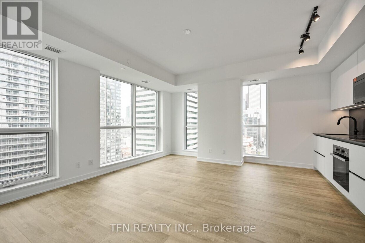 Photo principale - 327-2327 King St W