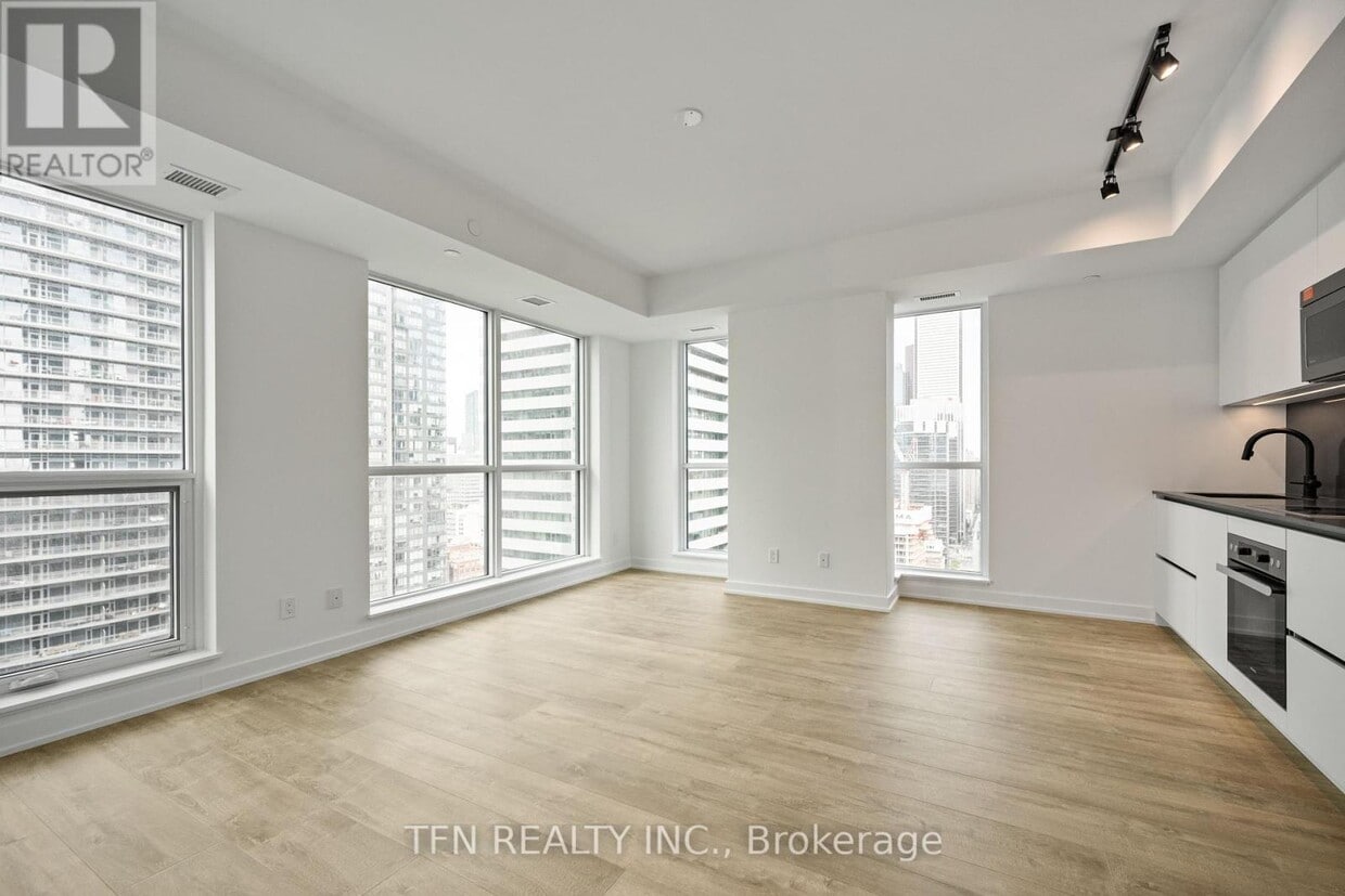 Primary Photo - 327-2327 King St W