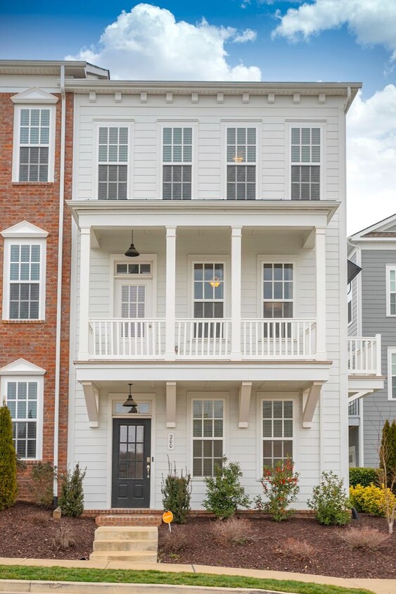 Primary Photo - Gorgeous Condo in Burkitt Commons