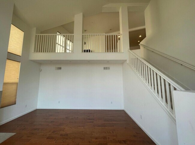 Building Photo - 672 Via Rialto