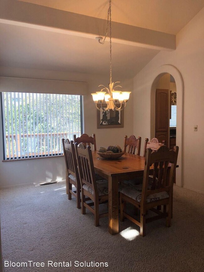 Building Photo - 3 br, 2.5 bath House - 1893 Forest View