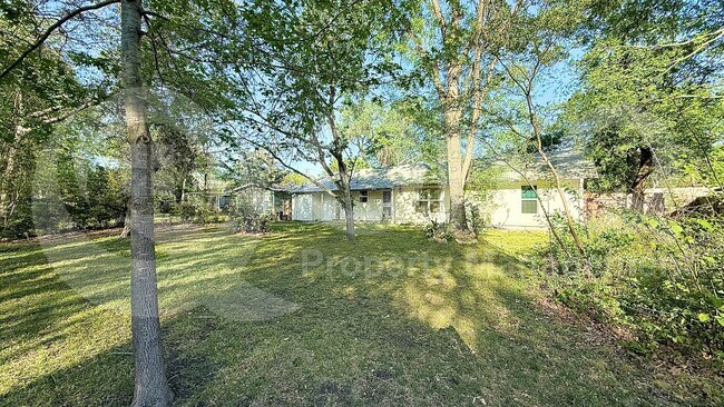 Building Photo - 6218 Brookside Dr