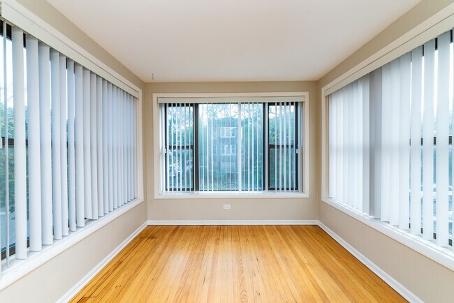 Foto del edificio - 2032 W Birchwood Ave