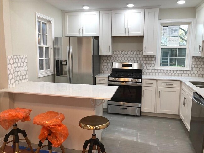 Foto del edificio - 3213 Hampton Rd