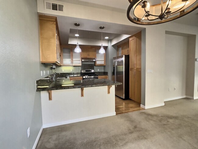 Building Photo - Townhouse with Fantastic Floor Plan at Mar...