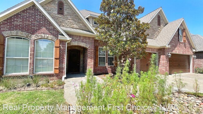 Building Photo - 4 br, 3.5 bath House - 1501 NE Greenbrier ...