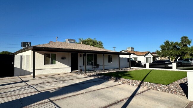 Building Photo - ? Renovated 4 Bedroom, 2 Bathroom Home in ...