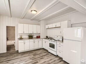 Building Photo - 1428 E Orman Ave