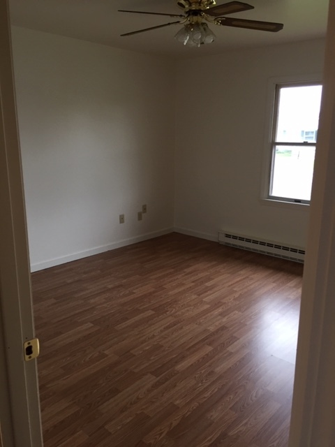 Building Photo - Nicely remodeled town house in Penn Farms