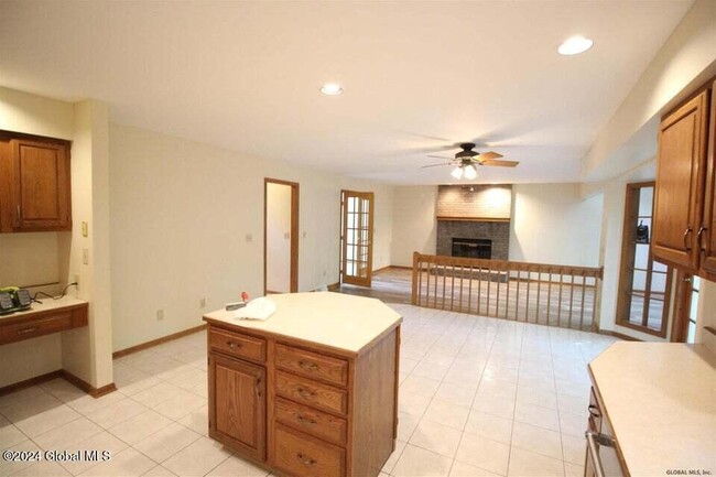 Foto del edificio - 43 Oak Tree Ln