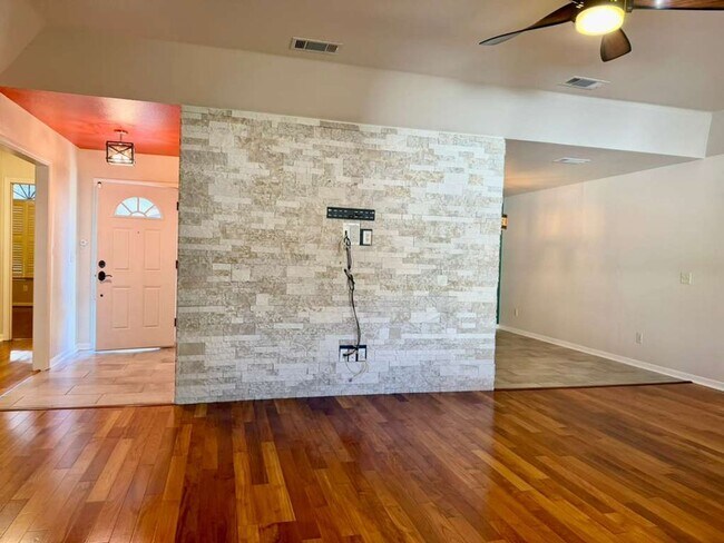 Building Photo - Beautiful single-story home on a corner lot in New Braunfels!