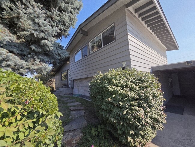 Foto del edificio - 3Bedroom, 2.5 Bath Mid Century Modern Home...