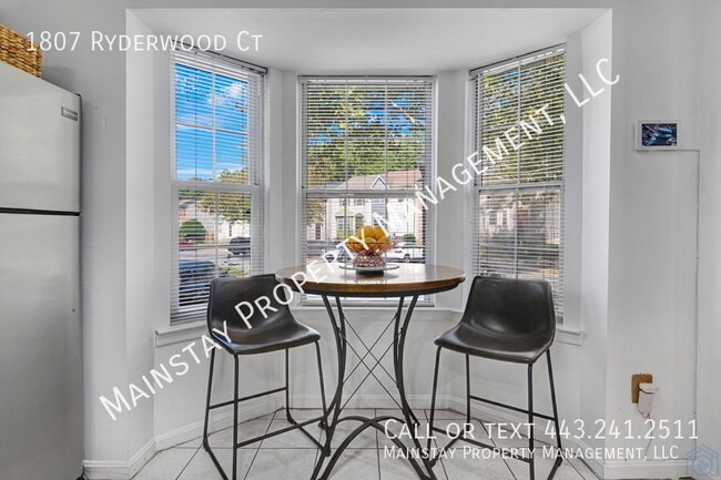 Foto del edificio - 1807 Ryderwood Ct
