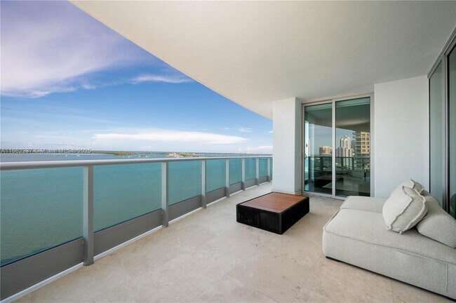 Foto del edificio - 1331 Brickell Bay Dr
