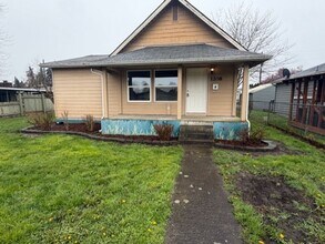 Building Photo - 1208 J St