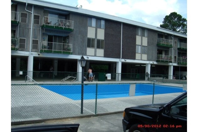 Primary Photo - Emeralds Apartments