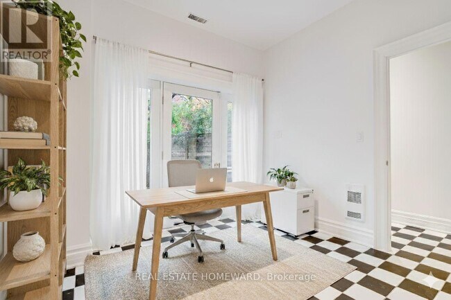 Building Photo - 12 Admiral Rd