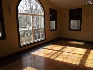 Building Photo - 136 Coventry Lake Dr