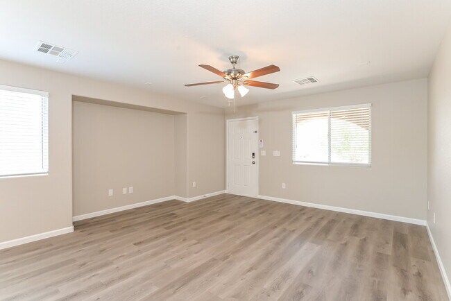 Foto del edificio - 6083 W Dewey Dr
