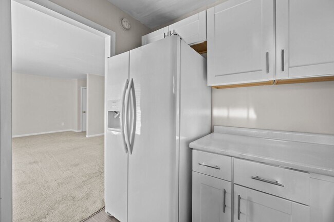 Foto del edificio - *MOVE IN READY* 3 Bed, 2 Bath Condo, Close to Uptown!!!