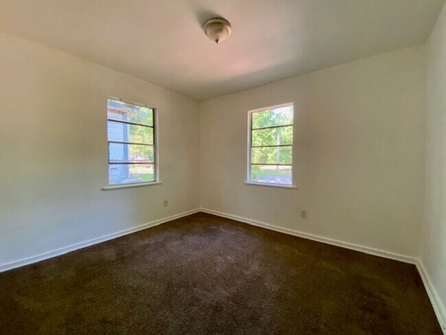 Building Photo - 2 Bedroom /1  Bath- HIGHLAND ,STONER HILL ...
