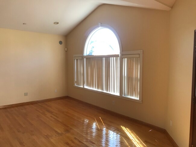 Building Photo - 1304 Mackay Ln