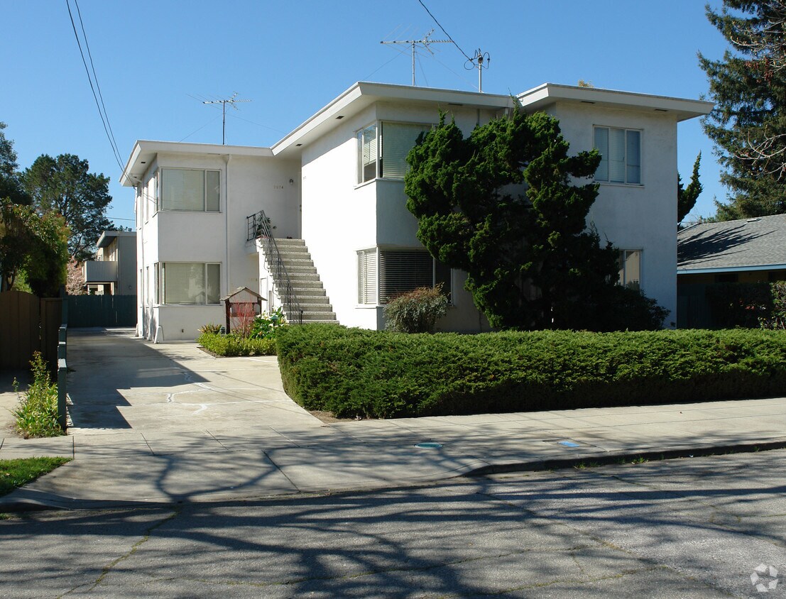 Primary Photo - 2070-2076 Williams St