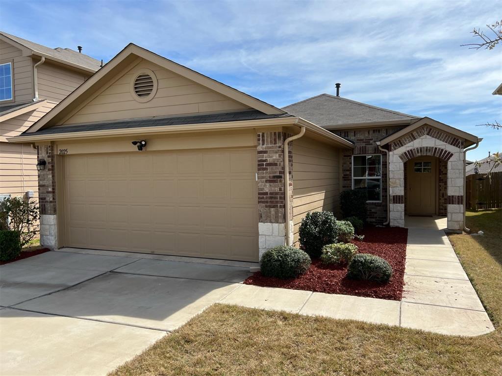 Foto principal - 2025 Langdale Ln