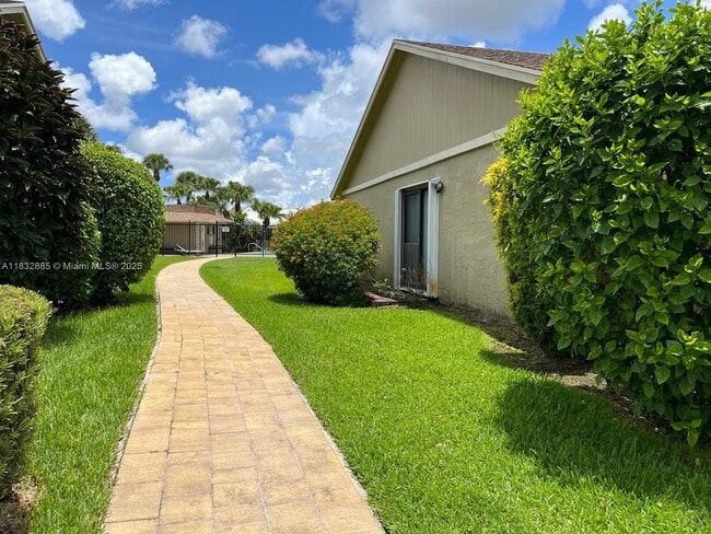 Building Photo - 10295 Boca Bend W