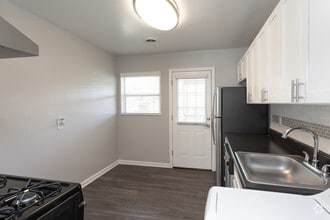 The Melrose Apartments - 8