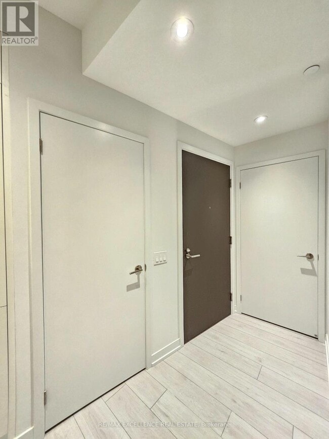 Building Photo - 39 Mary St