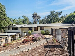 Building Photo - 18 Pueblo Ct
