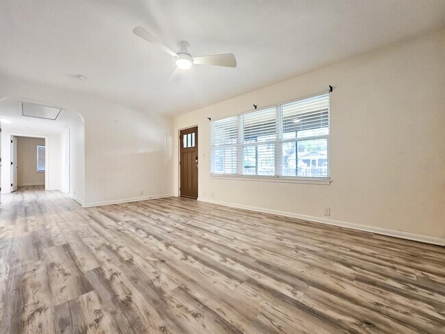 Foto del edificio - 518 NW 27th Ave