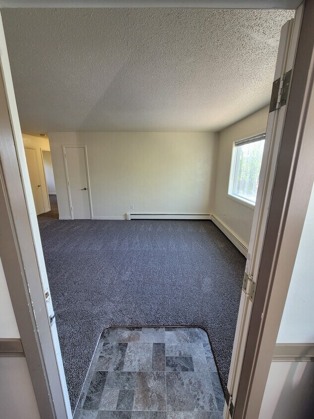 Entry - 2300 E 49th Ct
