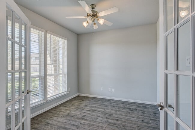 Foto del edificio - 23421 Vineyard Dr