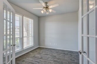 Building Photo - 23421 Vineyard Dr