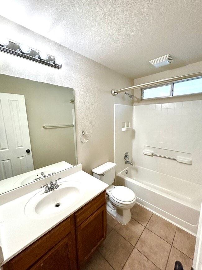 Foto del edificio - **APPLICATION RECEIVED** AVAILABLE NOW! Be...