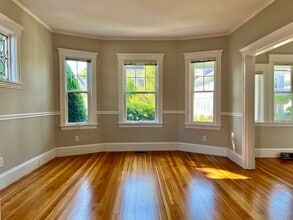 Building Photo - 72 Everett St