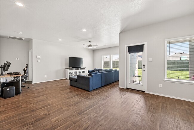 Foto del edificio - 21500 Rustic Elm Dr