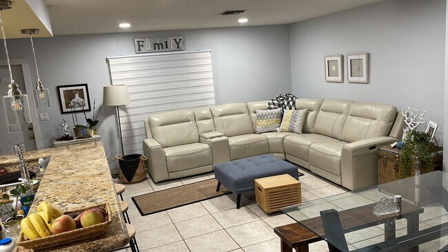 Living Room - 6543 Harbour Rd