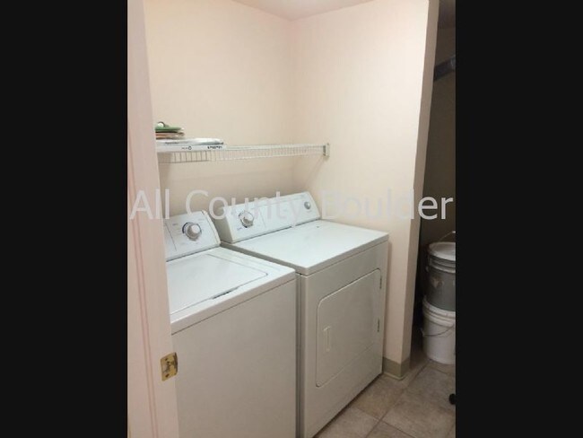 Foto del edificio - 4676 White Rock Cir