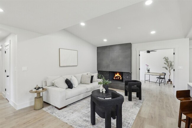 Foto del edificio - 12540 High Meadow Dr