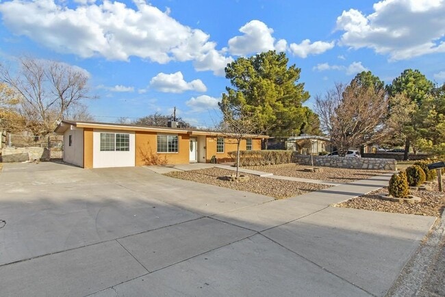 Building Photo - 4612 Swan Dr