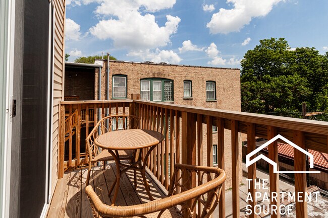 Foto del edificio - 4939 N St Louis Ave
