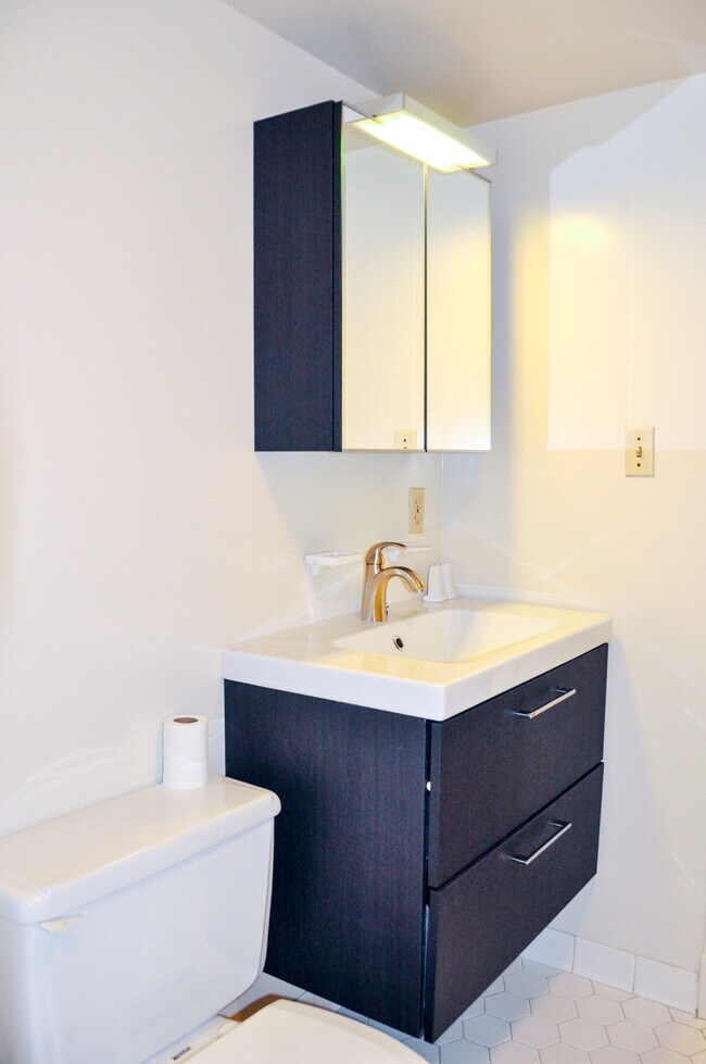 Baño - 1777 Lanier Pl NW