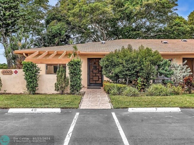 Building Photo - 13323 Pineapple Palm Ct