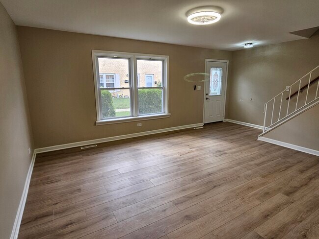 Building Photo - 832 Colonial Dr