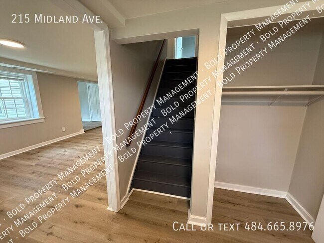 Foto del edificio - 215 Midland Ave